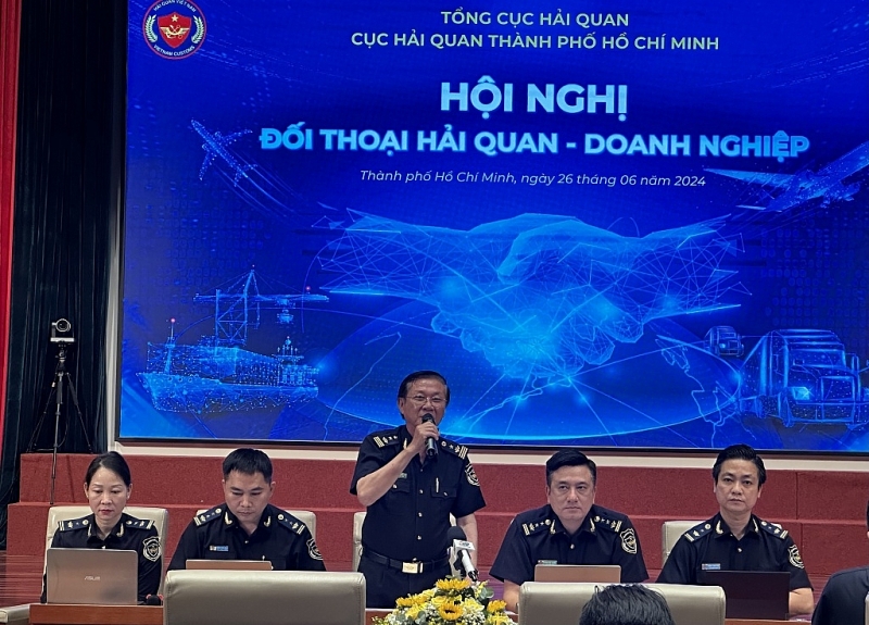 Leaders of HCM City Customs Department answer questions for businesses. Photo: T.H