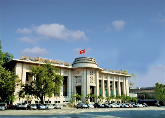 The headquarters of the State Bank of Vietnam (SBV) in Hanoi. After a long period of offering bills with a term of 28 days, the SBV on June 24 and June 21 reduced the bill term to 14 days, while keeping the interest rate unchanged at 4.25% per year. (Photo: sbv.gov.vn)