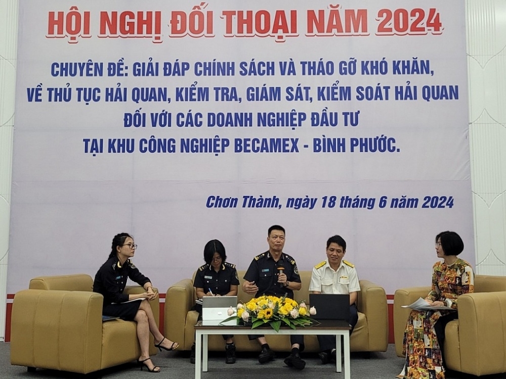 Binh Phuoc Customs answered questions about duties and C/O