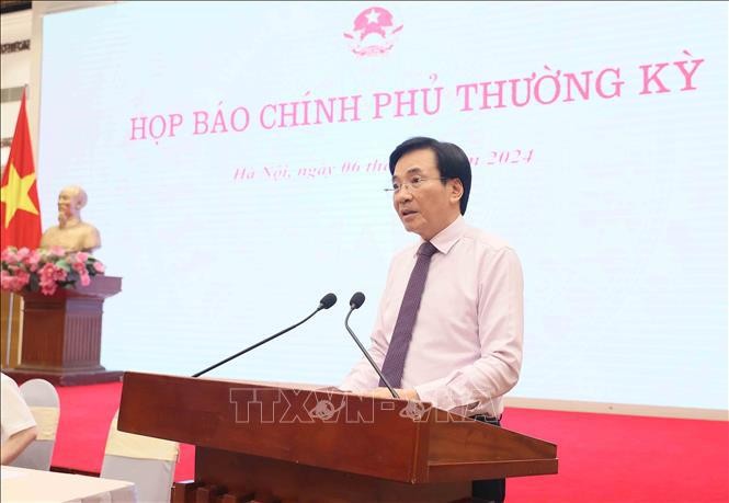 Minister - Chairman of the Government’s Office and Government Spokesman Tran Van Son addressed the press meeting on July 6. (Photo: VNA)