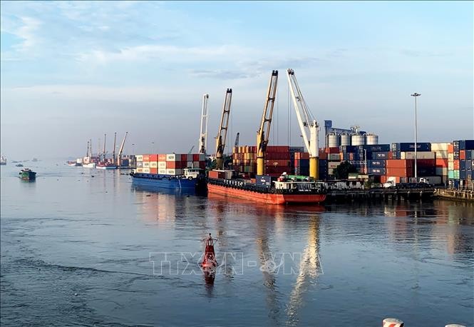 Goods exporting through Binh Duong port, Binh Thang ward, Di An town, Binh Duong province (Photo: VNA)