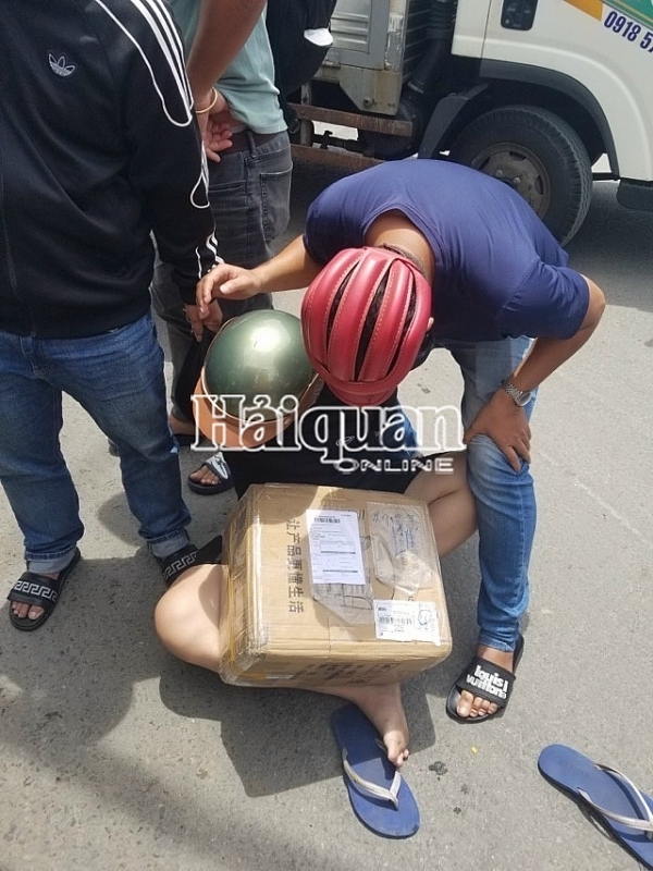 A subject who received a parcel containing drugs via express delivery was arrested by the Customs agency in coordination with Ho Chi Minh City Police.