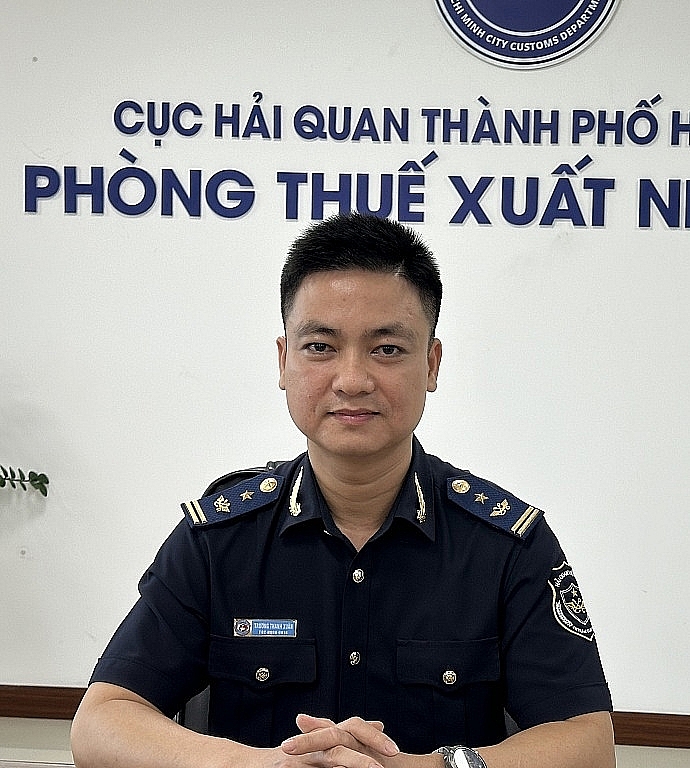 Deputy Head of Import-Export Tax Division, HCM City Customs Department Truong Thanh Xuan