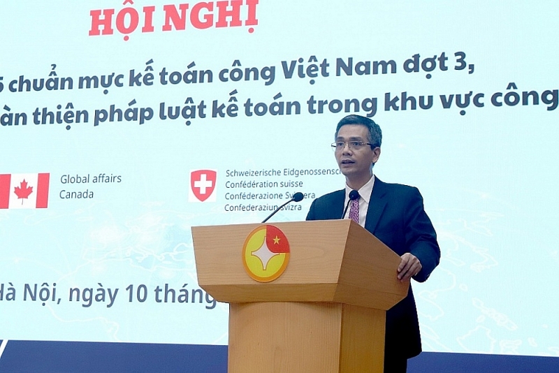 Deputy Minister of Finance, Vo Thanh Hung, speaking at the Conference