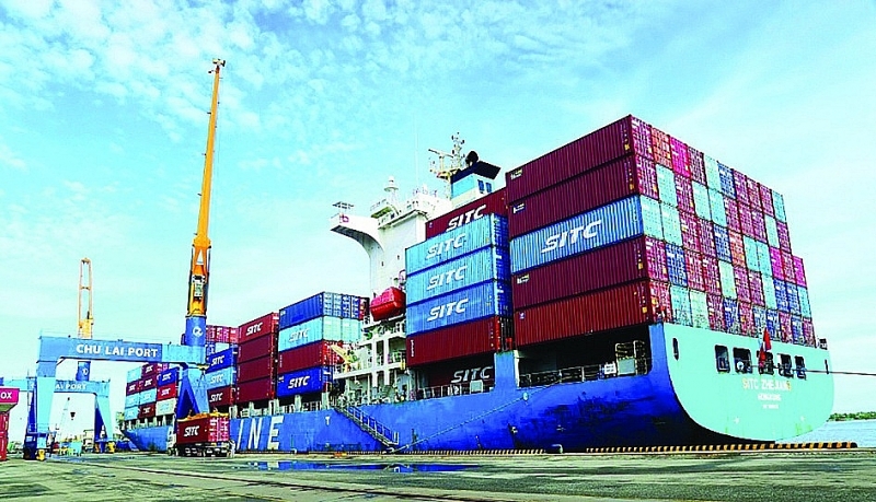 Form and develop modern logistics centers associated with seaports, airports, and border gates. Photo: ST