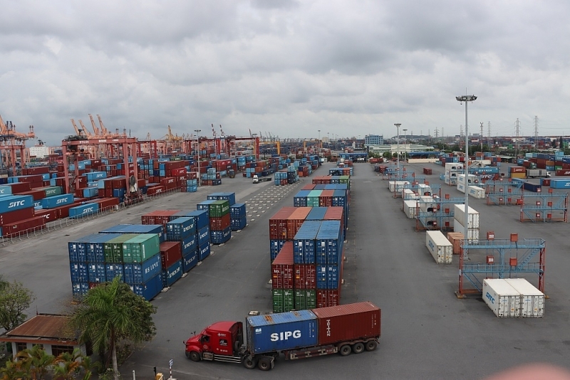 Goods imported and exported through Hai Phong port area. Photo: T.Binh