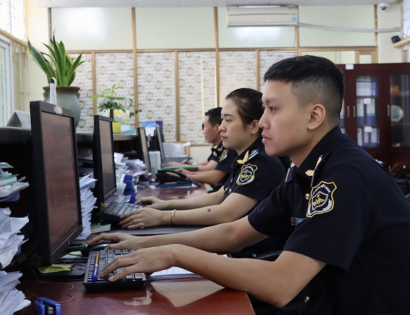 Professional activities at Thai Binh Customs Branch (Hai Phong Customs Department). Photo: T.Bình