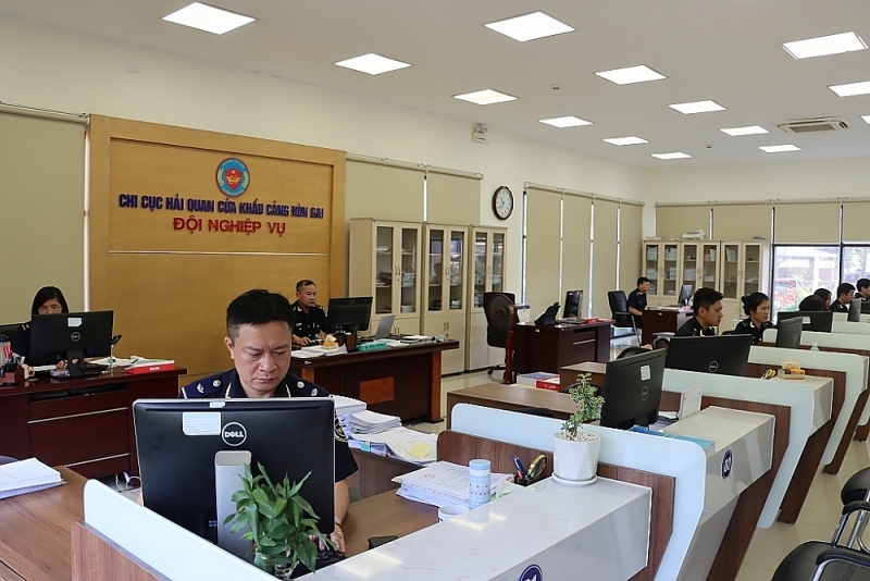 Professional activities at Hon Gai Port Border Gate Customs Branch, Quang Ninh Customs Department. Photo: Quang Hùng