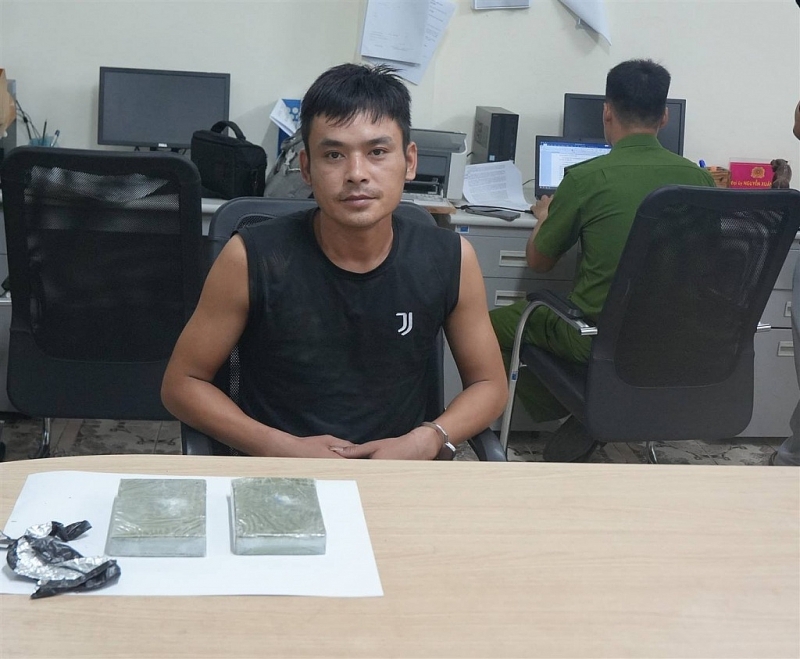 Ma Ich Lam and drugs at the investigation agency. Photo: Cao Bang Provincial Police.