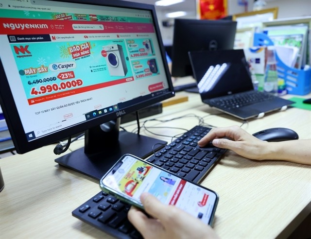 Tiktok Shop and Shopee register growth rates of 150.54% and 65.96%t in revenue in the first six months of this year. (Photo: VNA)