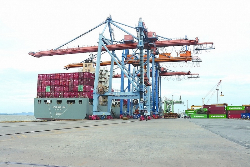 Operating at Nam Hai Dinh Vu port, Hai Phong. Illustration photo: T.Binh