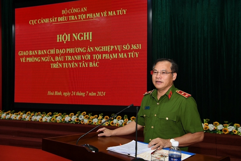 Lieutenant General Nguyen Van Long, Deputy Minister of Public Security spoke to direct the conference. Photo: C04.