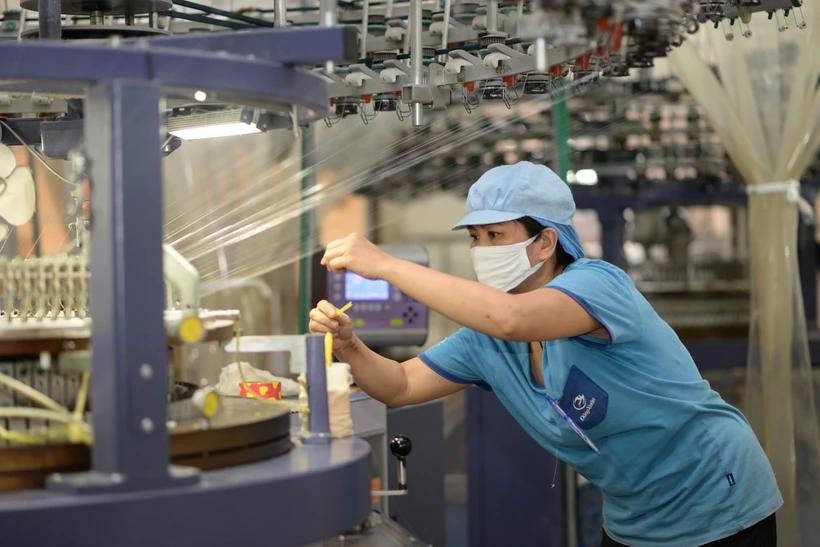 The garment and textile sector is urged to apply advanced technologies to improve productivity. (Photo: VNA)