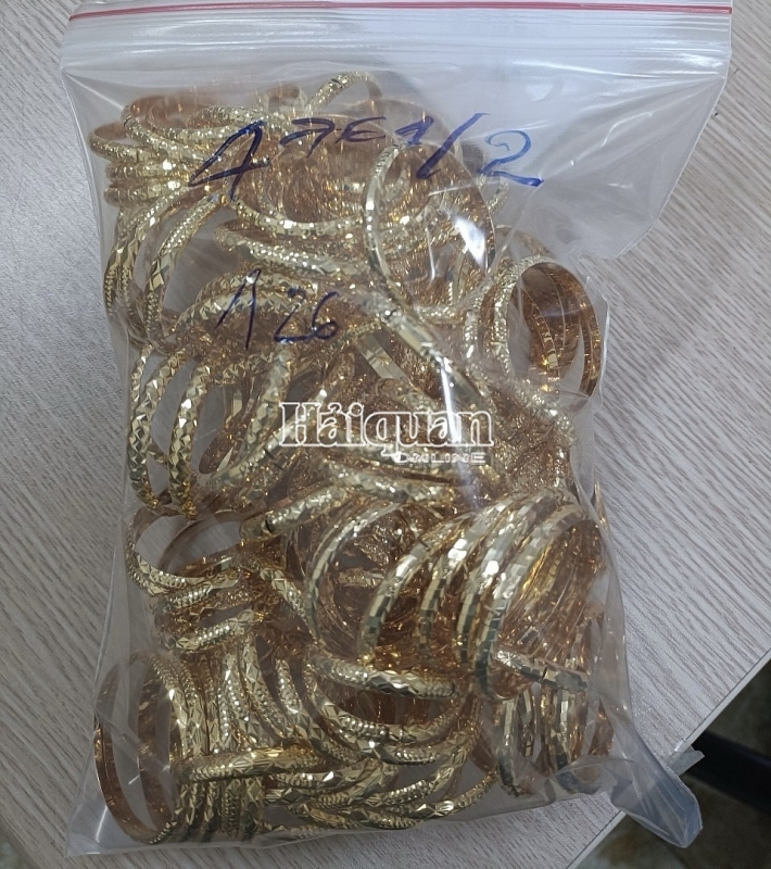 The Customs agency sealed the evidence and handed it over to An Giang Police 