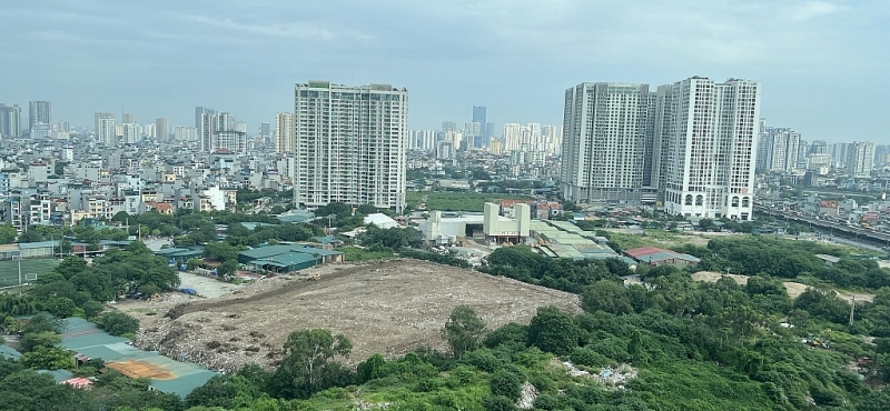 The Tax Department requires extensive information of the new policy on land use fee and land rent collection. Photo: H.Anh