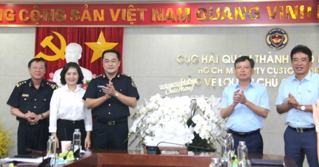 HCM City and Hai Phong Customs Departments share experience and cooperate in task performance