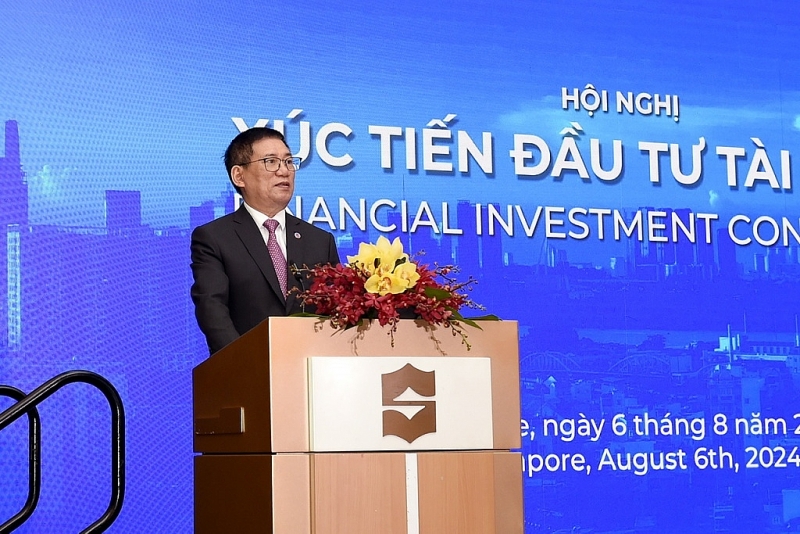 Minister of Finance Ho Duc Phoc spoke at the conference.