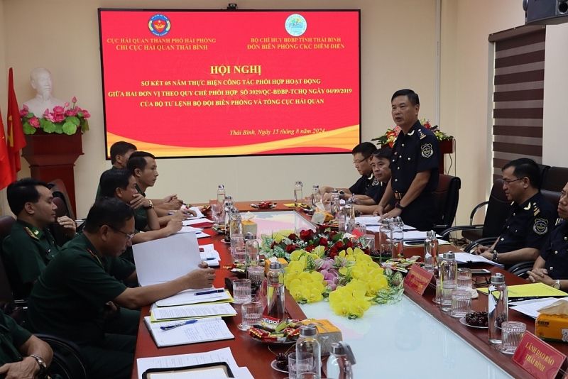 Director of Thai Binh Customs Branch Tran Quoc Chinh speaks at the Conference. Photo: T.Binh.