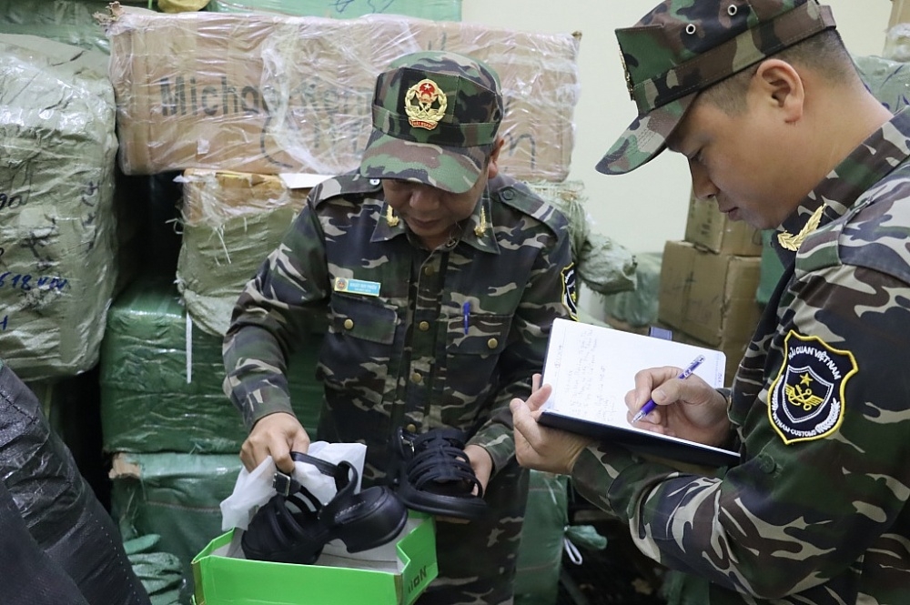 Quang Ninh Customs controls e-cigarettes and heated tobacco products