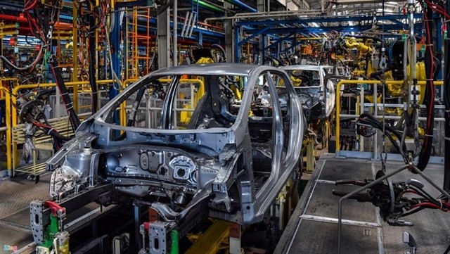 Registration fees for domestically produced and assembled cars shall be halved for three months, from September to November this year. (Photo: VNA)