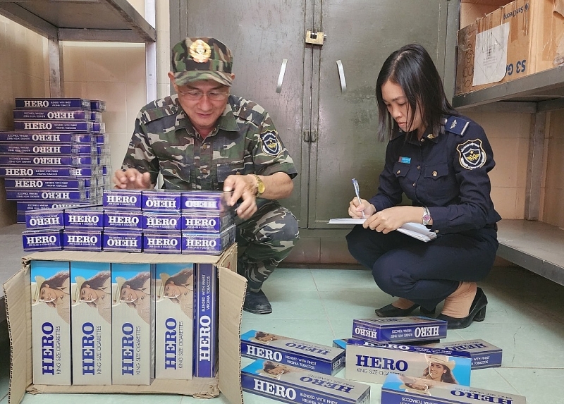 Kien Giang Customs inspect smuggled cigarettes. Photo: Dang Nguyen.