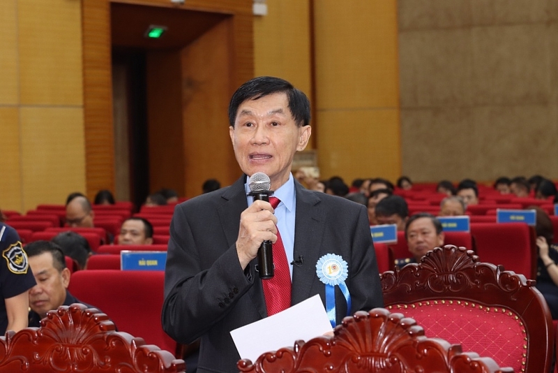 Mr. Johnathan Hanh Nguyen speaks at the 2024 Customs - Business Forum. Photo: T.Binh.