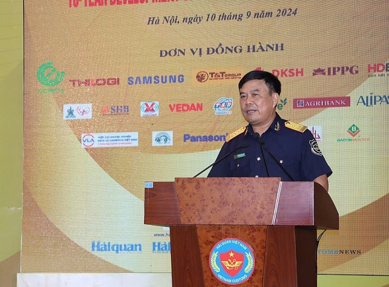 Director General of the General Department of Customs Nguyen Van Tho delivers a speech at the Forum