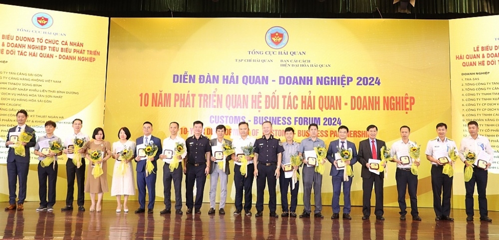 HCM Customs suggests businesses for implementing “5-together motto”