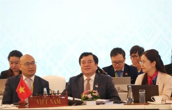 Vietnam champions ASEAN economic integration at AEM 56 in Laos