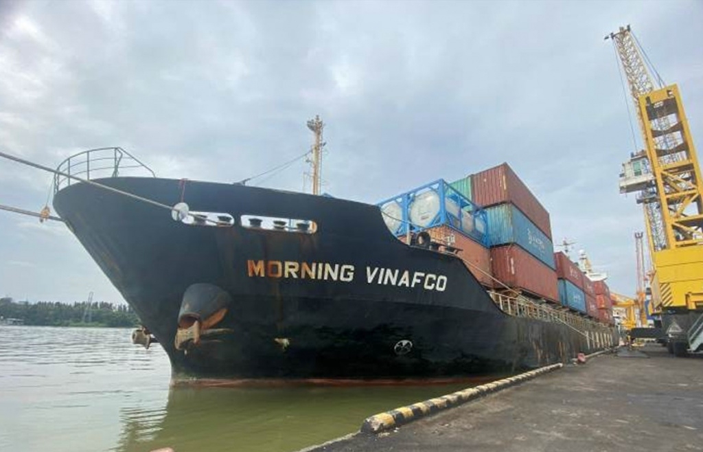 An investigation into the maritime accident involving 42 cars has been requested