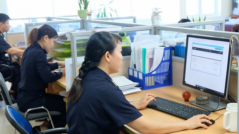 Customs officers of Da Nang Customs Department at work. Photo: N.Linh