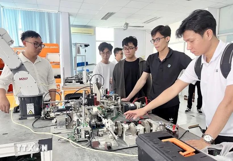 Students in a practice session at the Saigon Hi-tech Park Training Centre of Ho Chi Minh City (Illustrative photo: VNA)