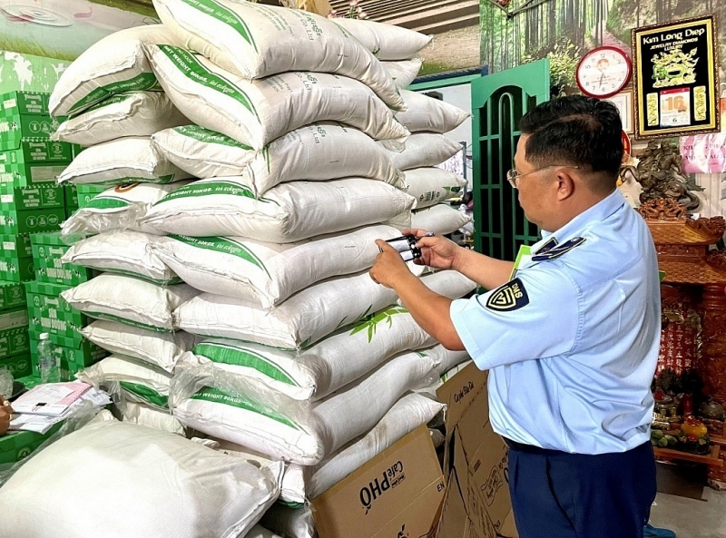 6.8 tons of smuggled sugar were temporarily seized by the Ho Chi Minh City Market Surveillance Department at T.M.D.N Company Limited (Ho Chi Minh City)