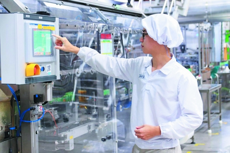 Vietnam currently faces numerous opportunities for developing the semiconductor industry. Photo: Collaborator