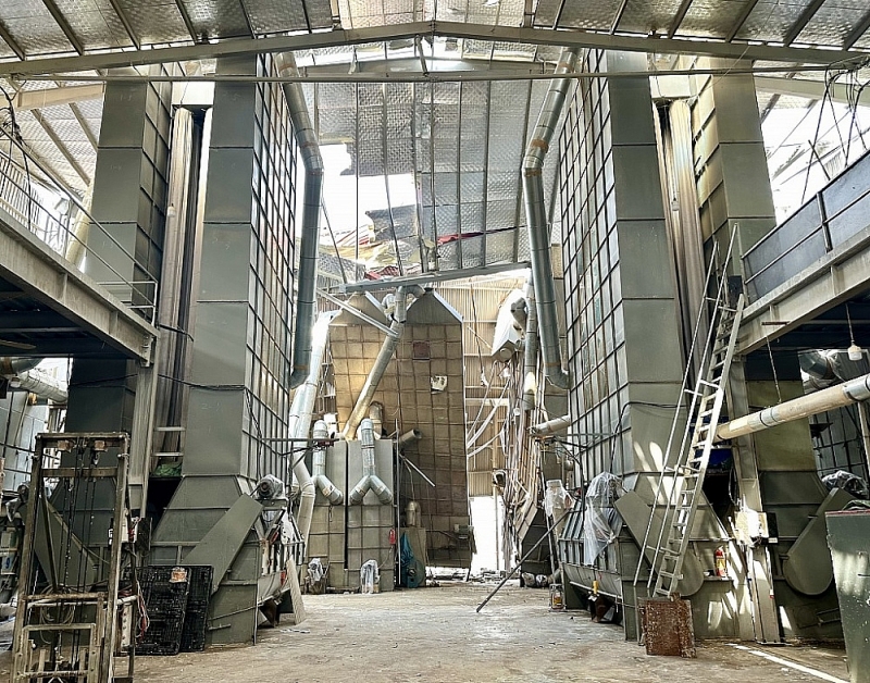 Factories of many businesses were damaged by storm No. 3. Photo: H.Dịu