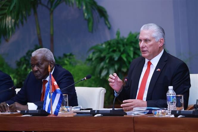 Top leaders of Vietnam, Cuba hold talks in Havana 2.jpg