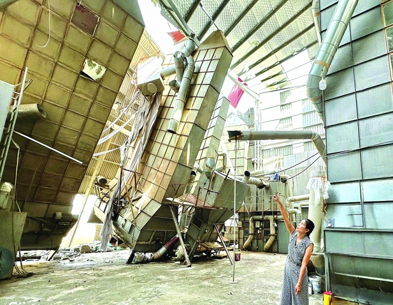 Thanh Tan Feather Company Limited (Thuong Tin, Hanoi) suffered damage after storm No. 3. Photo: Huong Diịu