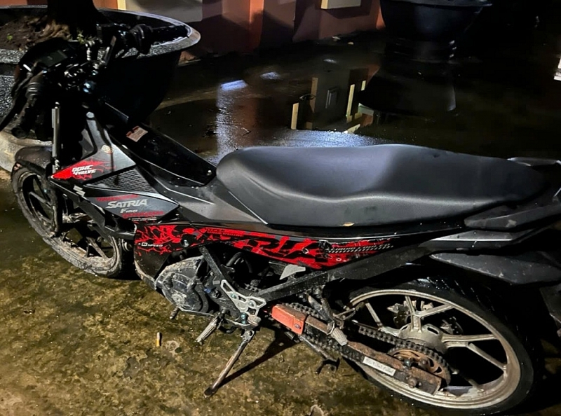 The motorbike of La Van Dieu was seized by the authorities at the scene.