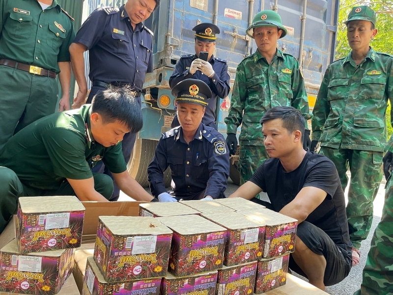 Over half a ton of firecrackers intercepted at Cha Lo border gate