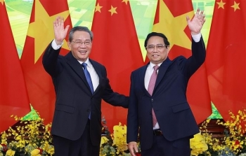 Vietnamese Prime Minister holds talks with Chinese Premier