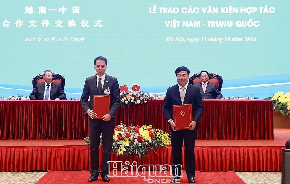 Vietnam and China promote Customs cooperation