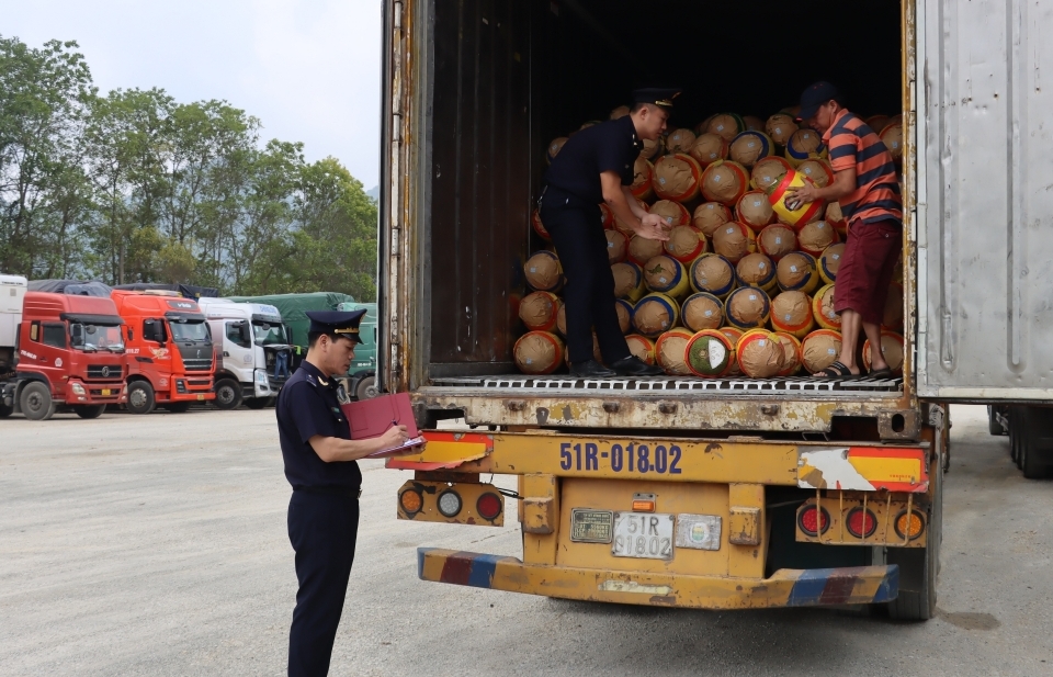 Exports through Cao Bang Customs Department surges in September