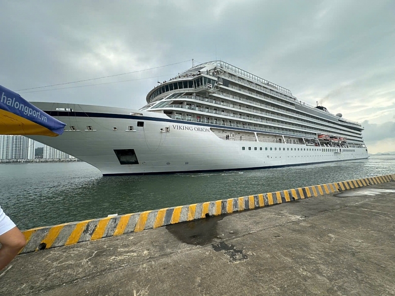 Viking Orion cruise ship arrives in Ha Long.