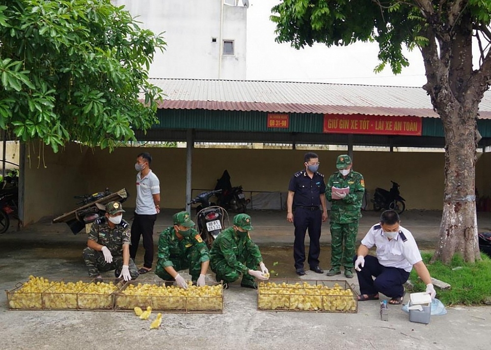 Chi Ma Customs - Border Guard forces maintain border trade