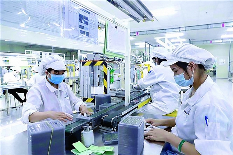 Producing electronic components at Youngbag ViiNa Company in Binh Xuyen Industrial Park, Vinh Phuc. Illustrative photo: VNA