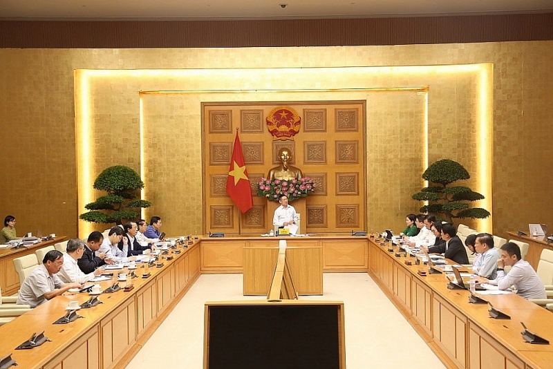 Deputy Prime Minister and Minister of Finance Ho Duc Phoc requests to strive for an average CPI of no more than 4% by the end of 2024. Photo: Khanh Huyen