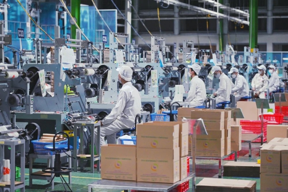 The proportion of labour in the industrial and service sectors is hoped to reach over 70%. (Photo: VNA)