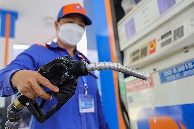 Total state budget revenue (including VAT reduction) will decrease by about VND 44,224 billion under the policy of 50% green tax cut for fuel products (except ethanol). Photo: Internet