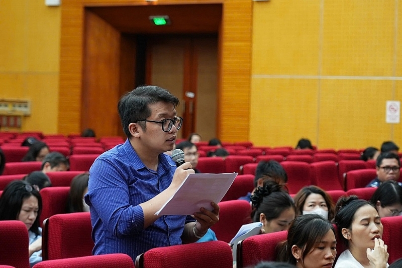 Business representatives gave their opinions to complete the draft Decree amending and supplementing Decree 08/2015/ND-CP and Circular amending and supplementing Circular 38/2015/TT-BTC. Photo: H.Nu