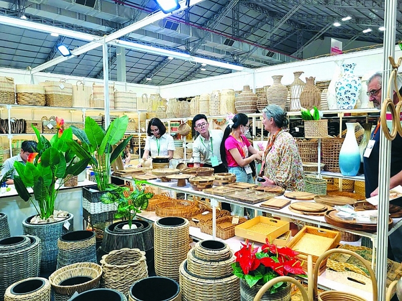 Vietnamese handicraft products are favored by international customers. Photo: N.H